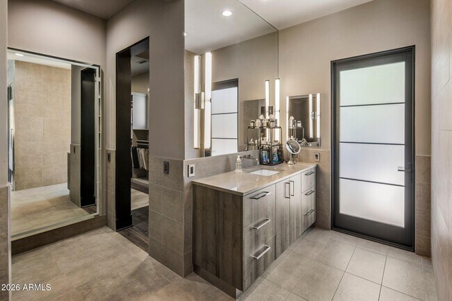 Building Photo - 10110 E Siesta Ln