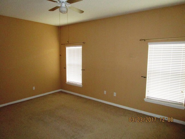 Building Photo - 4 Bed/2 Bath in Beacon Park