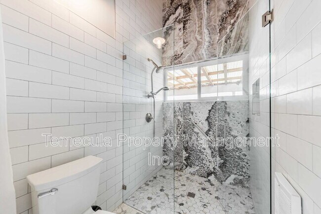 Building Photo - 2655 Loring St