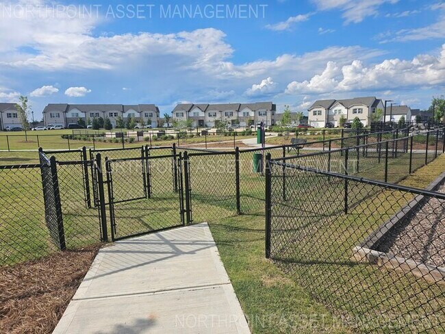 Building Photo - Beautiful Townhome for Lease in Lawrenceville