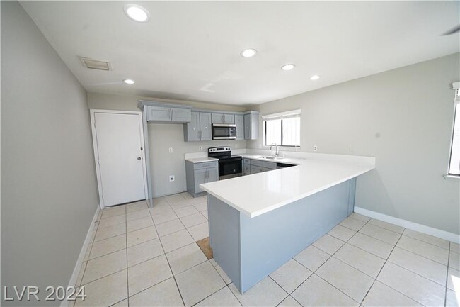 Building Photo - 5434 Cleek St