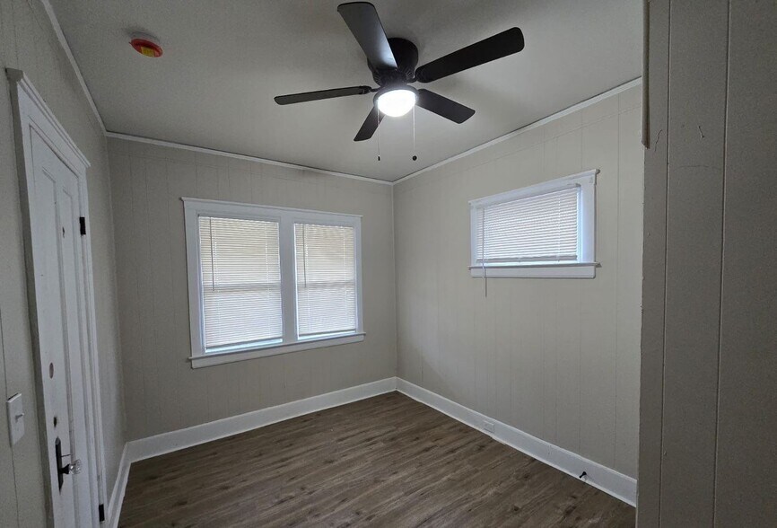 Building Photo - Fully Renovated 3-Bedroom Home – Move-In R...