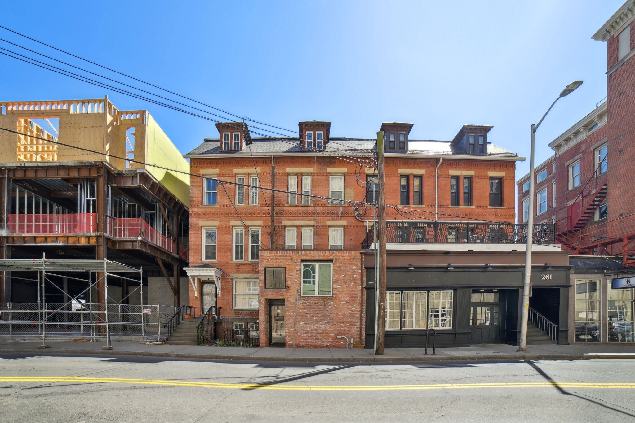 Building Photo - 265 Orange St