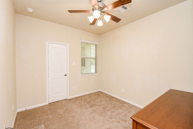 Building Photo - 2826 Whitman Dr