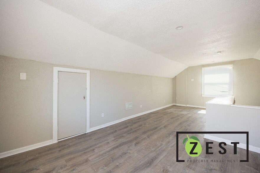 Building Photo - Fully Updated Bungalow near Henry Ford Hig...
