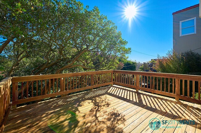 Building Photo - Forest Hill: Elegant Single Family Home