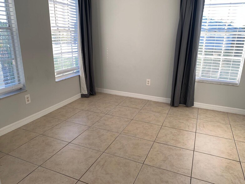 Building Photo - 124 Santa Clara Dr