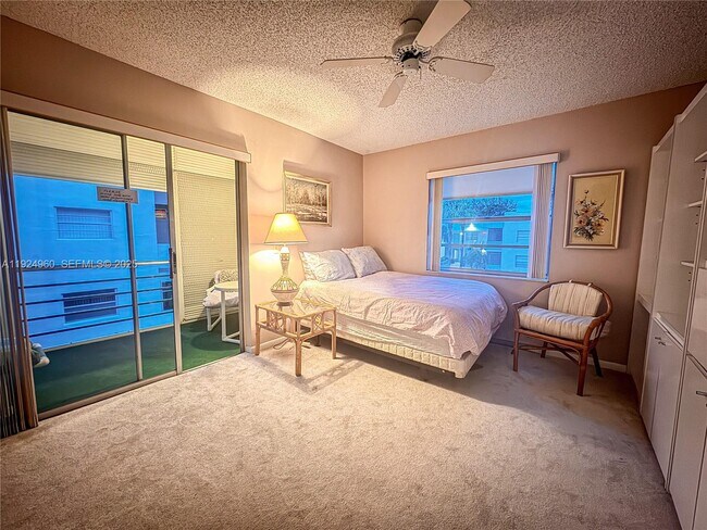 Building Photo - 612 Normandy Ln