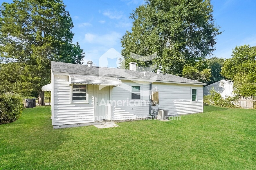 Building Photo - 1952 Williams Dr