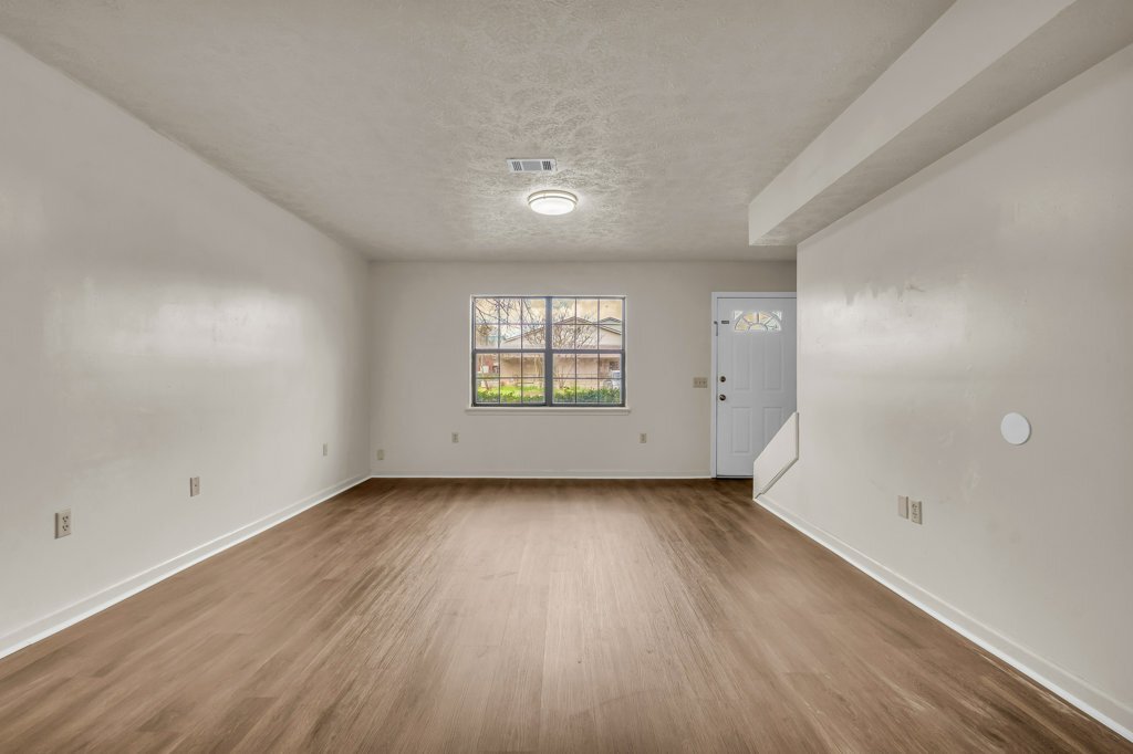 Building Photo - 162 High St