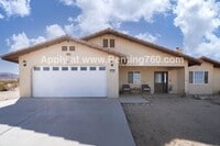 Building Photo - Huge 3 Bed 2 Bath Home With Spectacular City Views!
