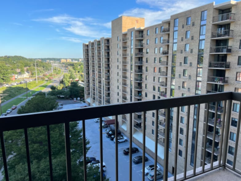 Building Photo - 4500 S Four Mile Run Dr