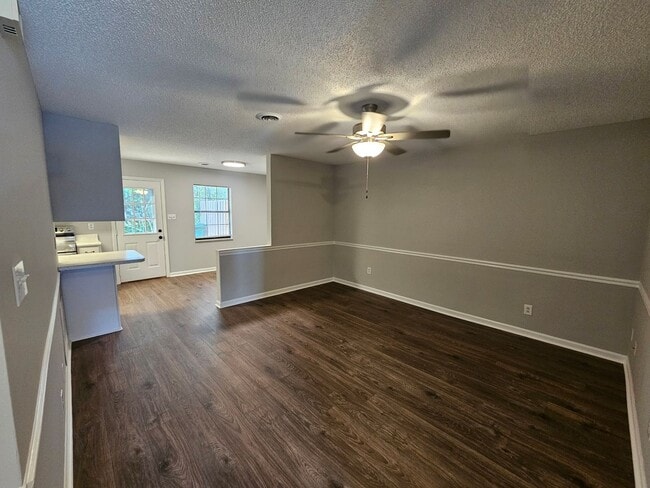 Building Photo - 2 Bedroom 2 Bath condo Powell available for immediate move in!