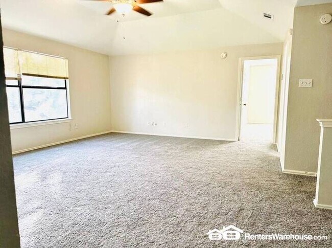 Building Photo - FOR RENT - MOVE IN READY - 3BED 2.5BATH - ...