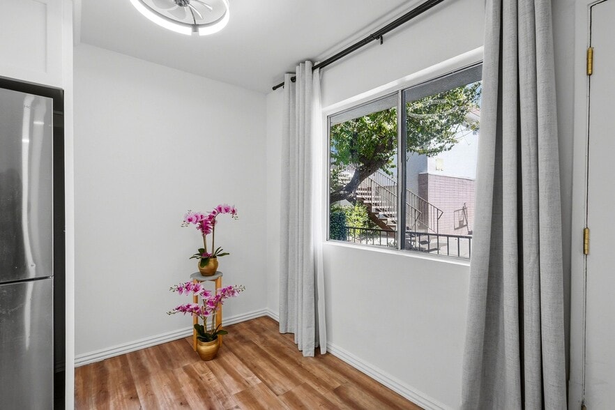 Building Photo - 13050 Dronfield Ave