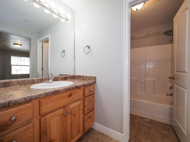 Building Photo - Beautiful Daybreak Condo