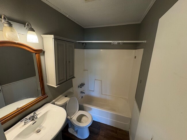 Building Photo - 3 Bedroom 1 Bath House for Rent