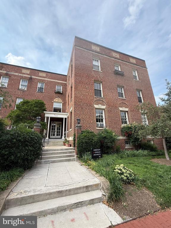 Building Photo - 2527 Q St NW