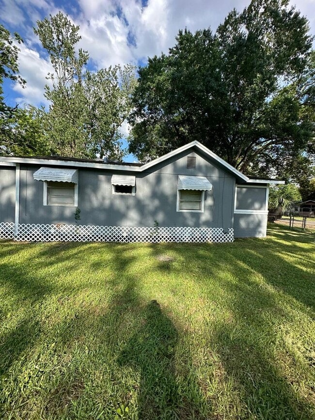 Building Photo - Fully renovated 3/1 Single Family Home ava...