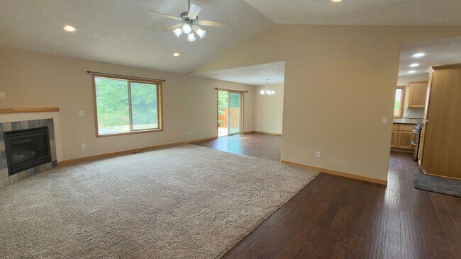 Building Photo - 355 SW Kalmia Ave