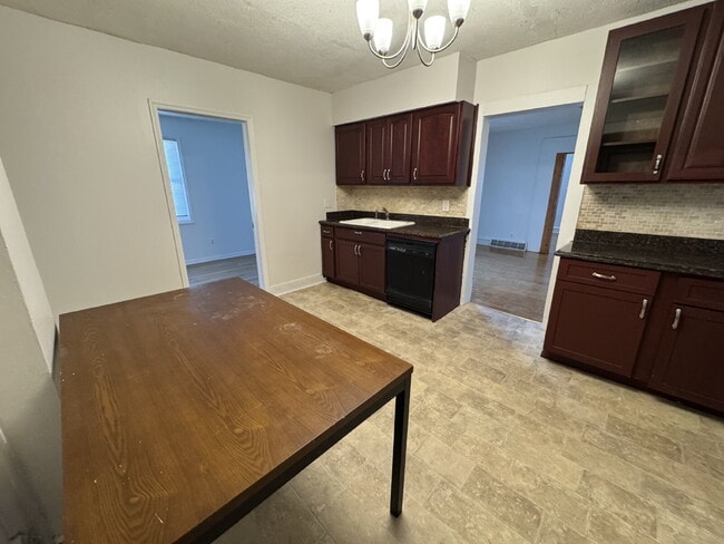 Building Photo - 2522 5th St NE