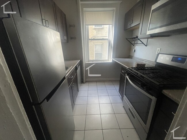 Building Photo - Spacious Modern Allston Unit Available 9/1/2026