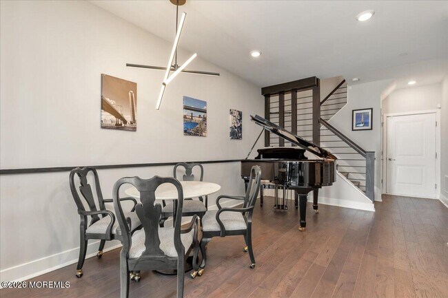 Building Photo - 29 Midway Rd N