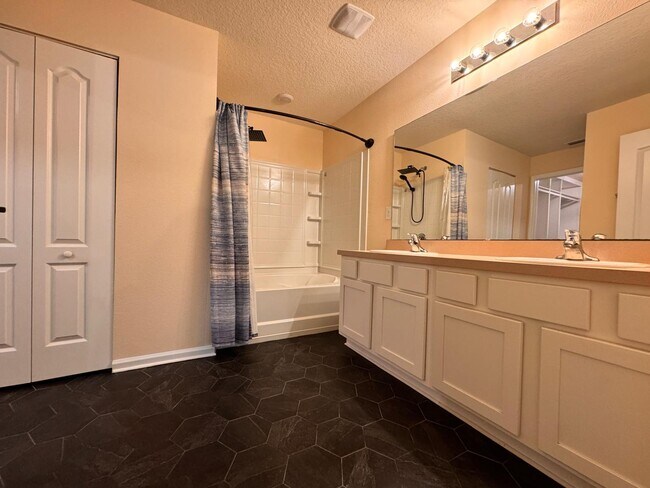 Building Photo - 2488 Beachview Dr