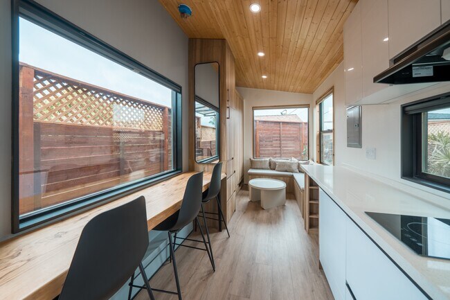 Building Photo - 3330 Nile St