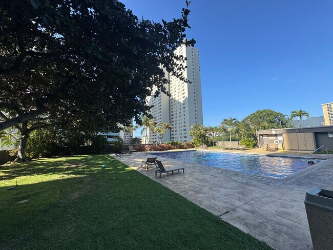 Building Photo - Available Now! Furnished Downtown 1 Bed/ 1 Bath Condo with A/C & Pool at Kukui Plaza