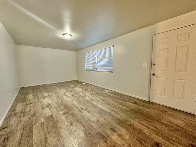 Building Photo - 7488 Silver Cir