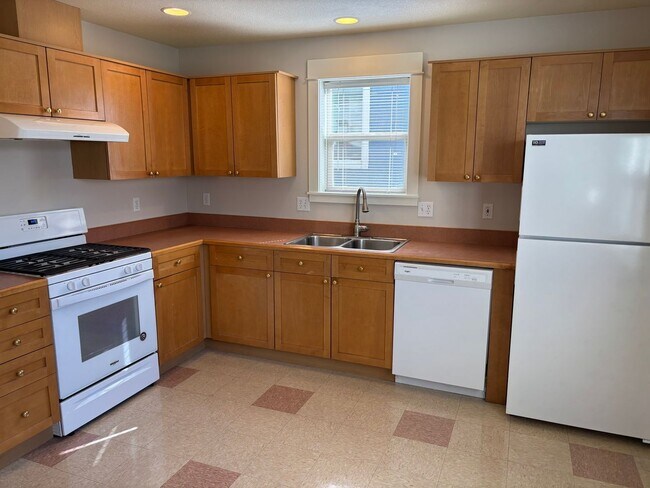 Building Photo - 437 NE Irving Ave