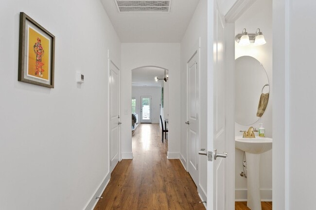 Building Photo - Franklin Townhome For Lease