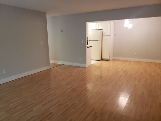 Building Photo - Comfortable 2-Bedroom Condo Near Lake Minnetonka – Private Deck & Resort-Style Amenities