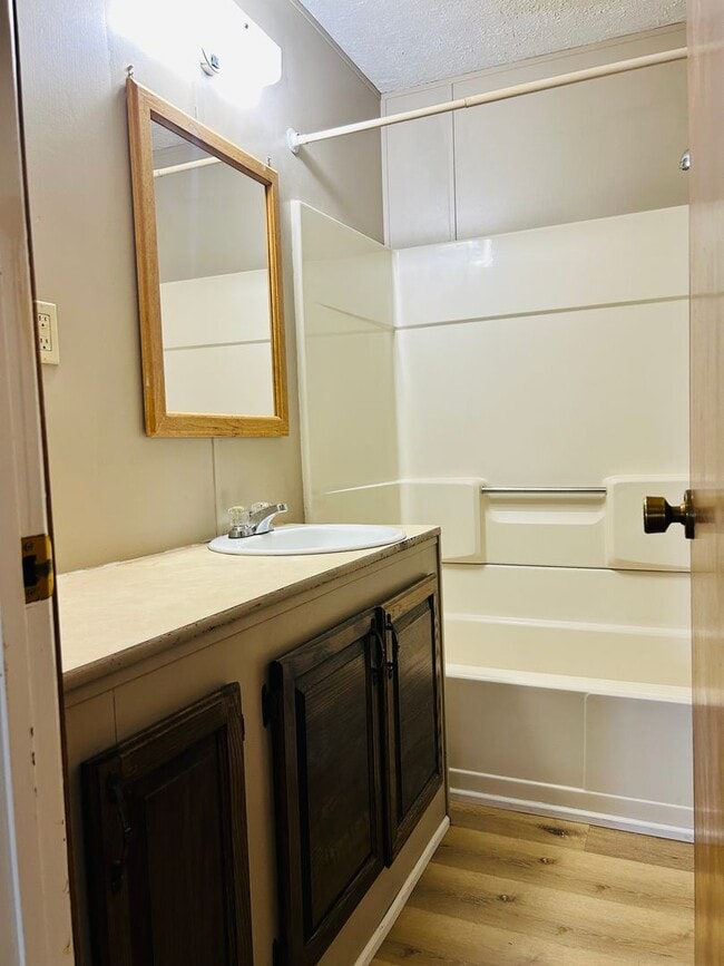 Building Photo - Great Space, Convenient Location