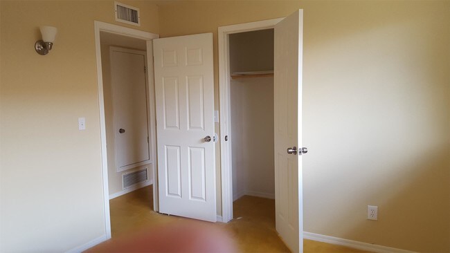 Building Photo - 890 Palo Verde Dr