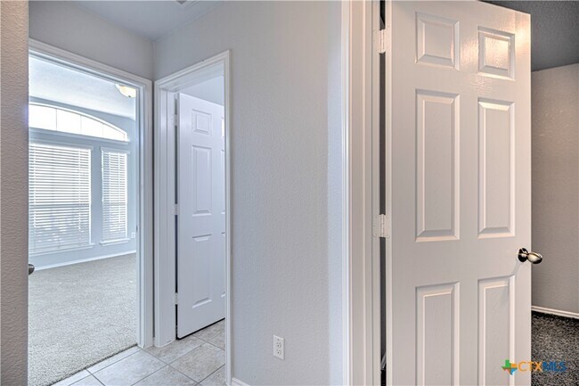 Building Photo - 5726 Stonehaven Dr