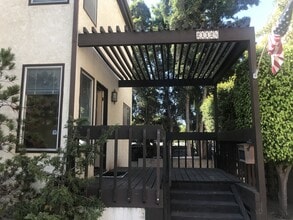 Building Photo - Pullman Duplex