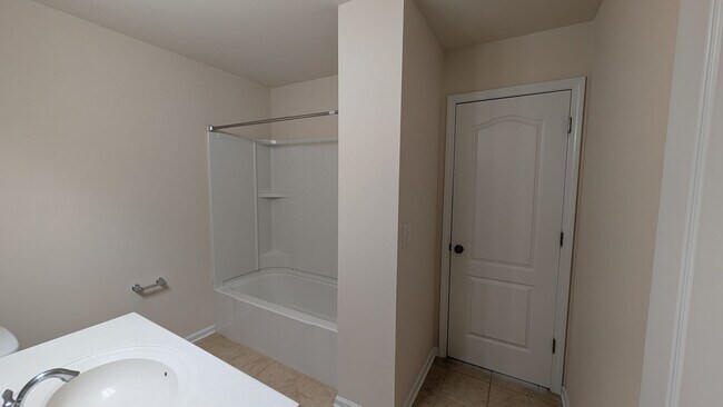 Building Photo - 4848 Pepper Dr