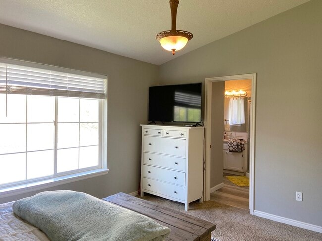 Building Photo - 3020 Silverfield Way