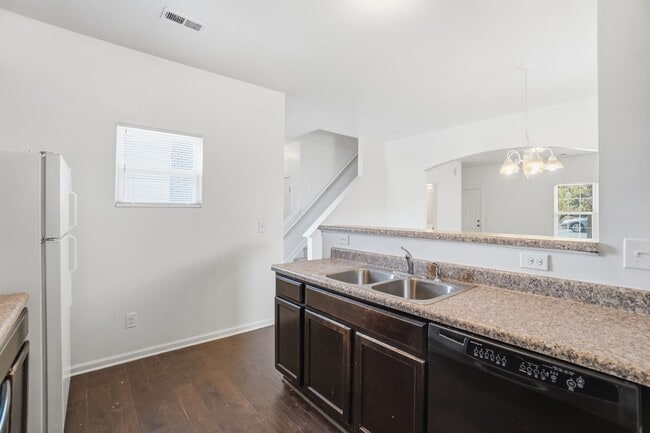 Building Photo - 4-bedroom with Water Front View