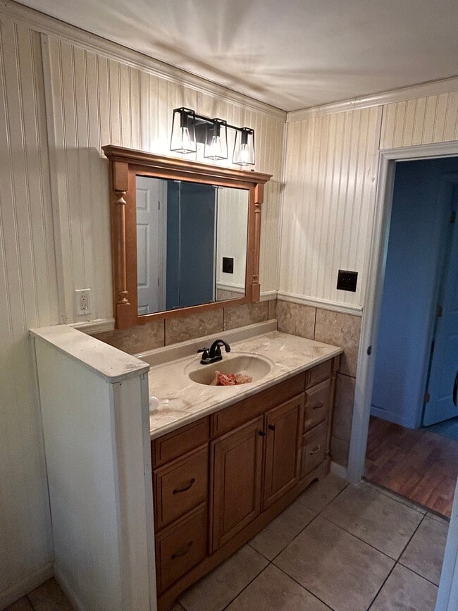 Building Photo - 359 Truce Rd