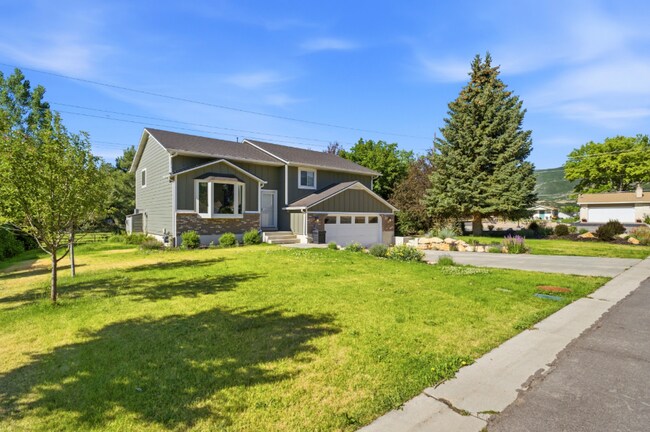 Building Photo - 12 E 500 S