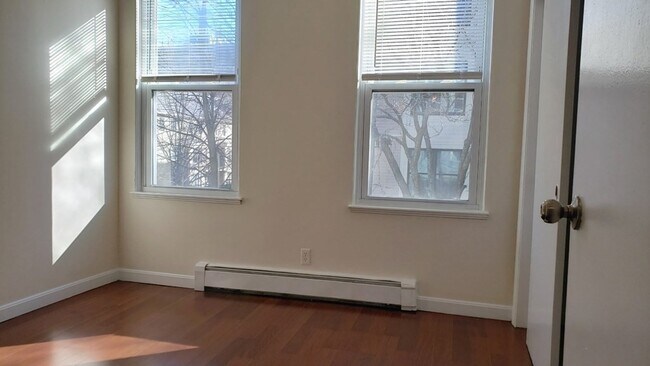 Building Photo - 65 Brookline St