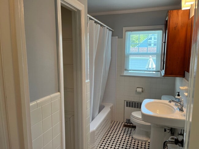 Building Photo - 3 Bedroom 2 Bath House Near Southport