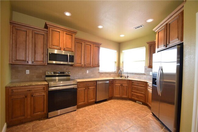Building Photo - 4004 SW Layton Rd
