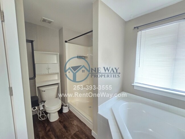 Building Photo - 1120 S 90th St Ct