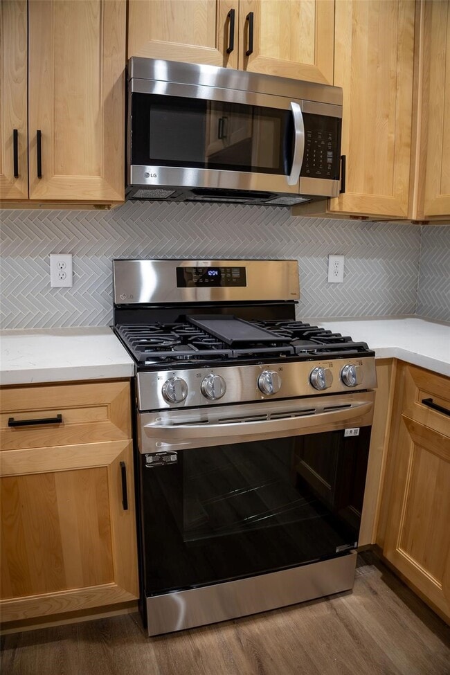 Building Photo - 8805 Parkway Dr