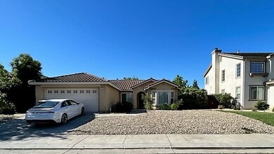 Building Photo - Hard to find Dixon single story home!