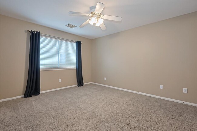 Building Photo - 2710 Five Oaks Dr